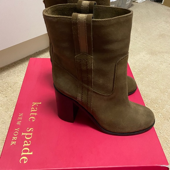 New in box Kate Spade light Brown Suede Boots size 5.5 - Picture 2 of 5